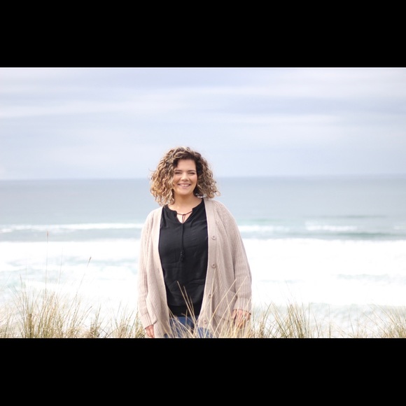 Meet your Posher, Kayla - Picture 1 of 1